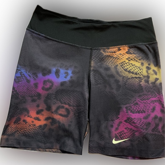 Nike Exotic Bike Short Womens Tight fit Active Shorts Size XL dri-fit - Picture 2 of 3